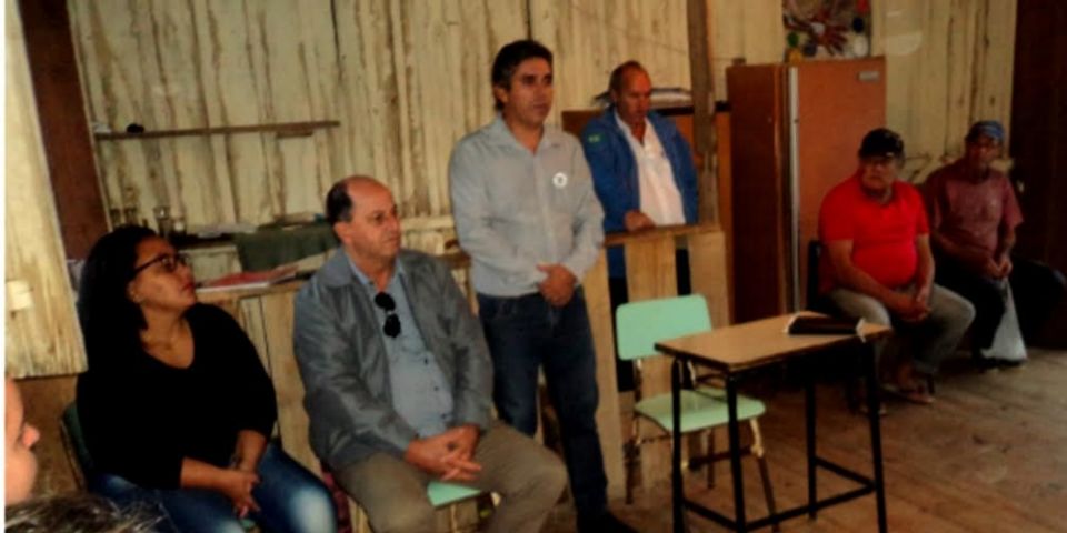 Prefeitura de Camaquãse reúne com moradores do Asseentamento Boa Vista