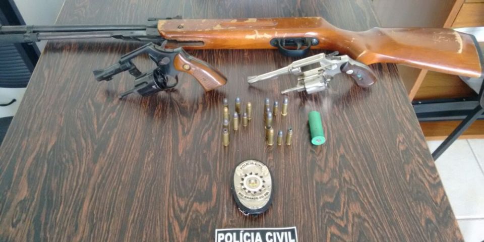 Polícia Civil apreende armas de fogo no bairro Viégas em Camaquã