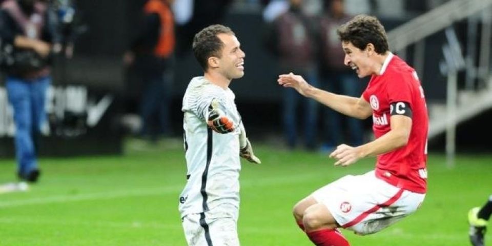 Marcelo Lomba brilha nos pênaltis e Inter elimina o Corinthians pela Copa do Brasil