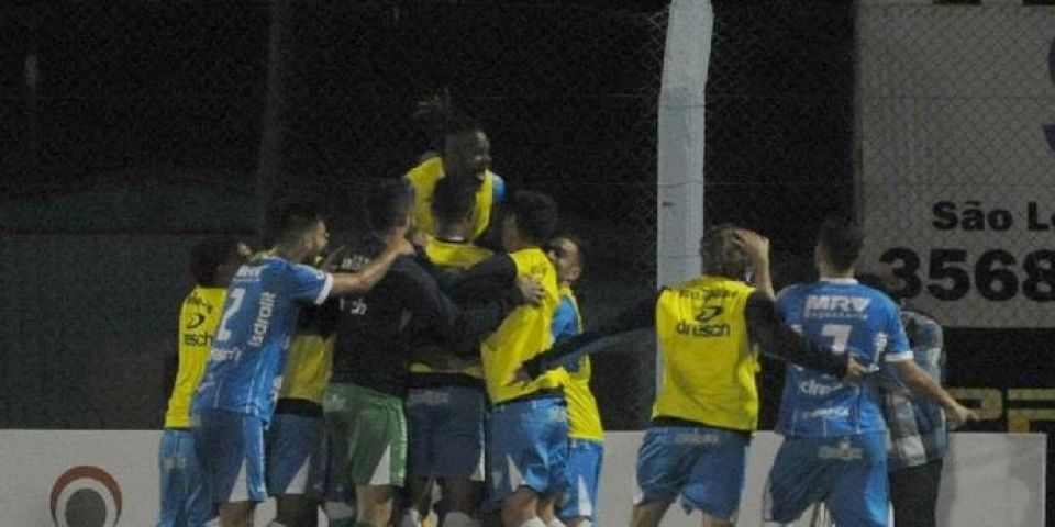 Novo Hamburgo vence nos pênaltis e tira Grêmio da final do Gauchão