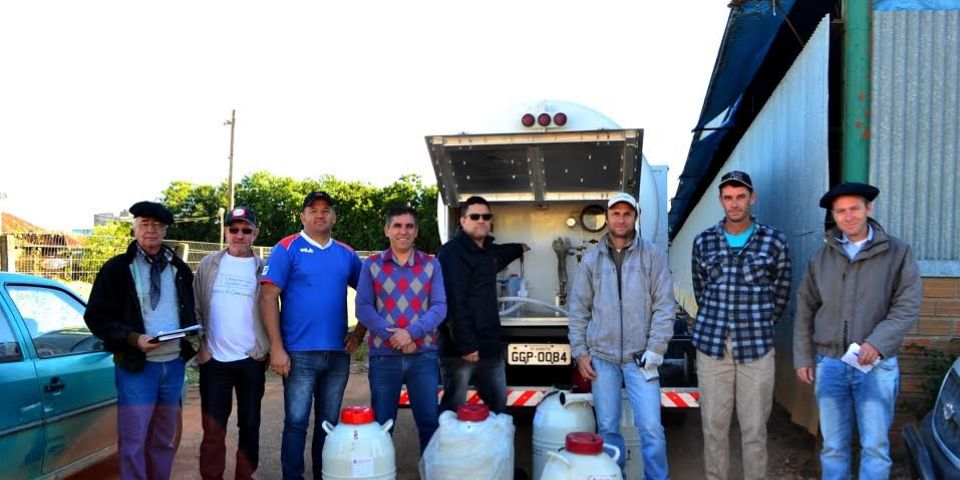 Produtores de leite recebem nitrogênio em Camaquã