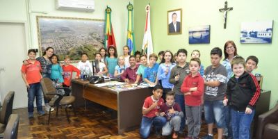 Turma do Colégio Sete de Setembro visita a Prefeitura de Camaquã