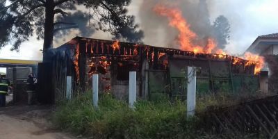 Casebre pega fogo na tarde deste sábado em Camaquã