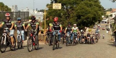 Ciclistas fazem suas últimas homenagens para Renatinho Moch