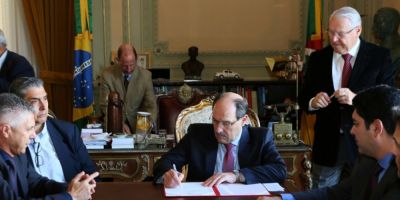 Governador assina ordem de serviço para revitalização da Estação de Tratamento de Esgotos de Tapes