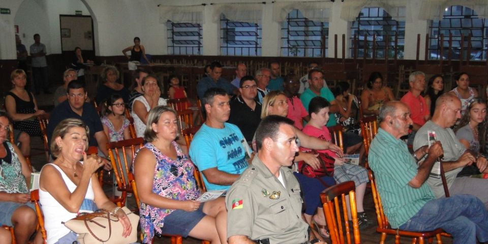 Polícia Comunitária nos bairros Humaitá, Vila Maria, Bernadeth, Marluz e P. Coelho, em Rio Grande