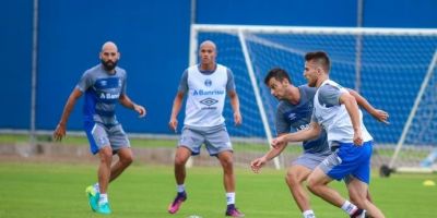 Embalado, Grêmio encara Atlético-PR e busca primeira vitória fora de casa