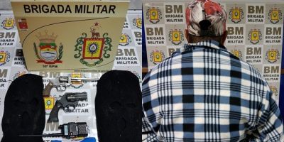 Brigada Militar prende motorista com armas de fogo, rádio HT e toucas ninjas em Camaquã