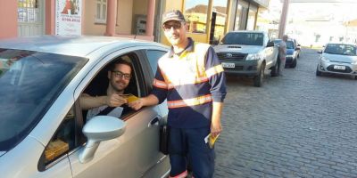 Agentes de trânsito realizam blitz educativa em Camaquã