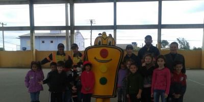 Escolas recebem visita do Projeto Maio Amarelo em Camaquã
