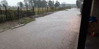 Moradores do Banhado do Meio, em Camaquã, preocupam-se com alagamento da estrada