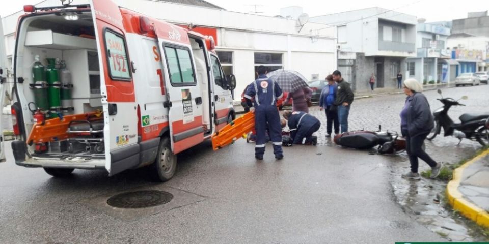 FOTOS: dois acidentes de trânsito são registrados no centro de Camaquã quase no mesmo horário