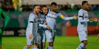 Grêmio goleia a Chapecoense na Arena Condá e assume vice-liderança do Brasileirão