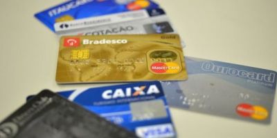 Novas regras para rotativo diminuem juros do cartão de crédito, mostra pesquisa