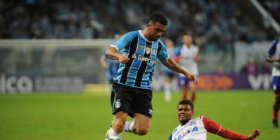 Grêmio luta muito, vence o Bahia por 1 a 0 e encosta no líder pelo Brasileirão