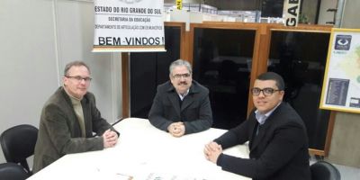 Vereador Cacau participa de audiências sobre escolas de Dom Feliciano