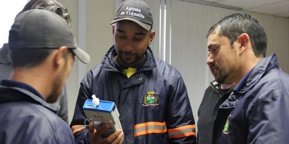 Divisão de Trânsito realiza blitz educativa sobre a Balada Segura em Camaquã