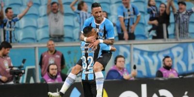 Grêmio goleia Atlético-PR e fica próximo da semifinal na Copa do Brasil