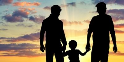Como um casal homoafetivo pode ter um filho biológico?