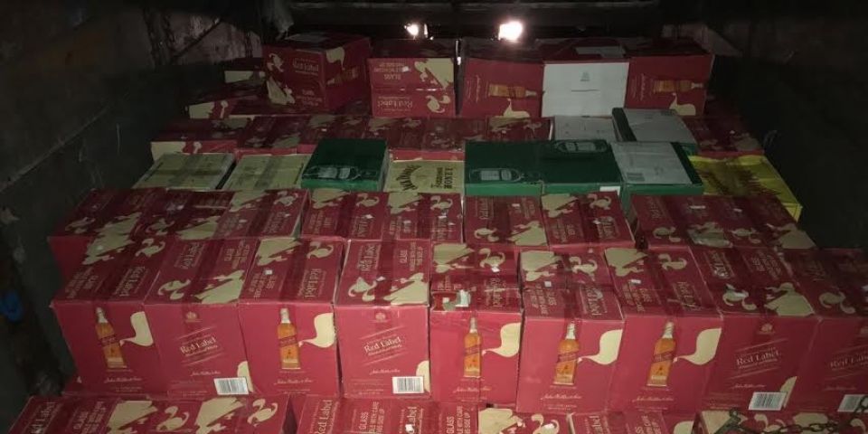 Bebidas ilegais são apreendidas em ação da Receita Federal e PRF na BR-290 em Eldorado do Sul