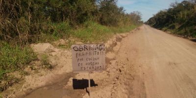 Motoristas reclamam da existência de "borrachudo" na estrada do Banhado do Colégio, em Camaquã