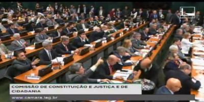 Relator lê parecer de denúncia contra Temer na CCJ da Câmara; acompanhe ao vivo