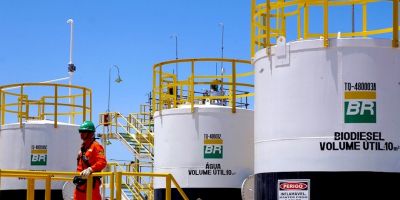 Petrobras reduz em 2% preço da gasolina nas refinarias