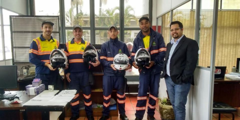 Agentes de trânsito recebem capacetes novos em Camaquã