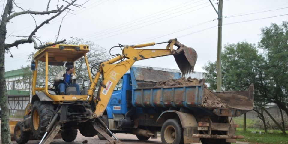 Inicia reconstrução da pavimentação em frente ao Supermercado Guanabara em SLS