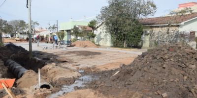 Secretaria de Obras e Urbanismo realiza troca de tubulação na rua General Osório em SLS