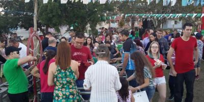 Moradores do bairro Floresta realizam Festa Julina em prol da calçada da praça 