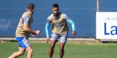 Grêmio precisa vencer São Paulo para não se afastar do Corinthians