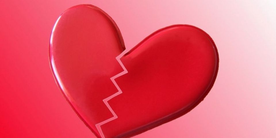 Receita alerta para "golpe do amor" em que vítimas são extorquidas pela internet