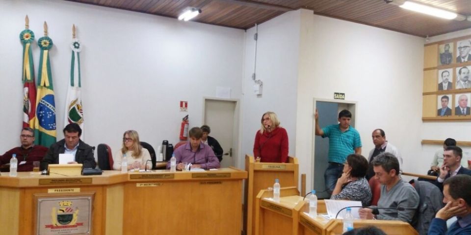 Blog do Juares na cobertura da sessão da Câmara de Camaquã desta segunda-feira (24)