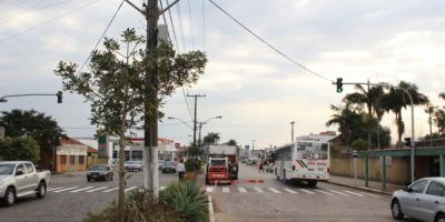 Sinaleira em frente ao Estadual já está funcionando, em Camaquã
