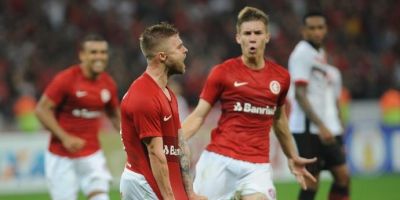 Inter luta muito, vence o Oeste por 2 a 0 e entra no G4 na Série B