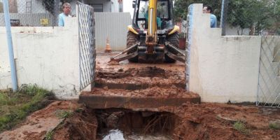 Rompimento de adutora causa falta d'água nesta quarta perto da Corsan e Jardim do Forte em Camaquã 