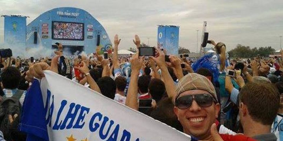 Padre Tiago leva a bandeira do Guarany de Camaquã para eventos da Copa do Mundo