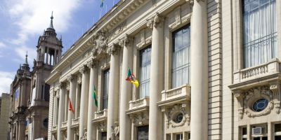 Descontentes com 650 reais pagos, funcionários do poder executivo do RS se mobilizam para assembleia geral