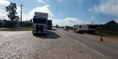 Caminhoneiros protestam em 23 pontos do Estado