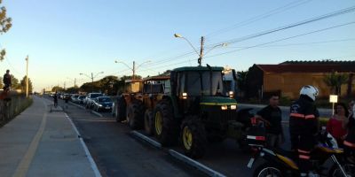FOTOS, VÍDEO E ÁUDIO: familiares e amigos de motociclista morto em acidente fazem carreata pedindo justiça