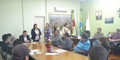Reunião entre Executivo e empresários do ramo trata sobre transporte na Semana da Pátria em Camaquã