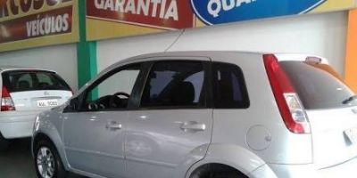 Vende-se um Ford Fiesta Hatch 1.0 em Camaquã