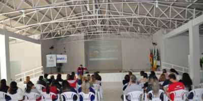 Professores participam de oficina sobre resíduos sólidos em Turuçu