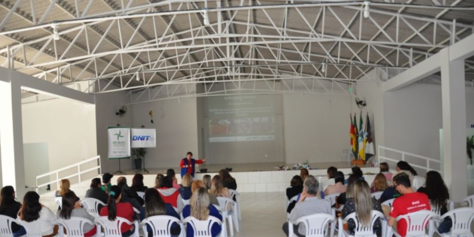 Professores participam de oficina sobre resíduos sólidos em Turuçu
