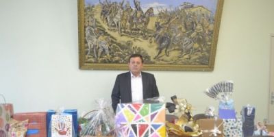 Prefeito Ivo de Lima Ferreira recebe homenagem de alunos