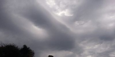 Frente fria e domingo chuvoso promete o Dia dos Pais no RS