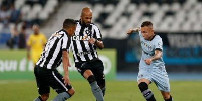 Grêmio desperdiça pênalti e perde para o Botafogo no Rio