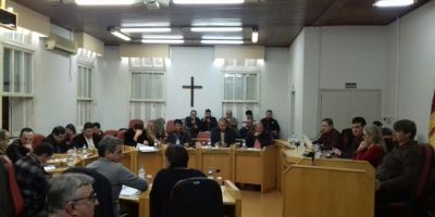 Duas propostas que beneficiam quem utiliza remédios da Farmácia Municipal são aprovadas pelos vereadores