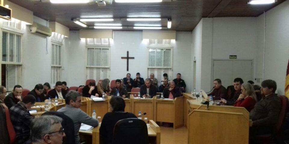 Duas propostas que beneficiam quem utiliza remédios da Farmácia Municipal são aprovadas pelos vereadores